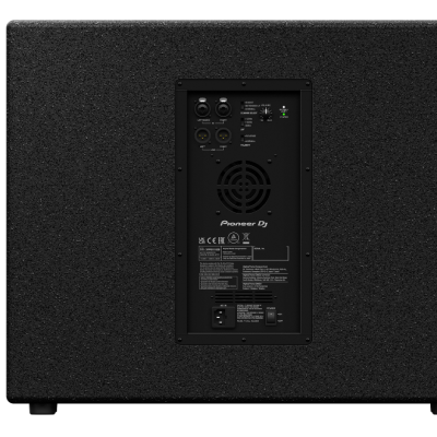 Coluna de som preta da Pioneer DJ vista de trás com painel de controlos e texto técnico