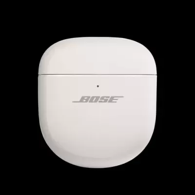 Estojo branco para auriculares Bose com logótipo cinza
