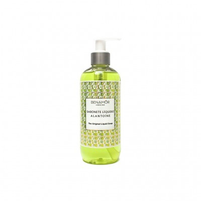 Frasco de sabonete líquido verde com dispensador e rótulo decorativo.