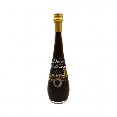 Garrafa de licor escuro com rótulo preto e tampa dourada