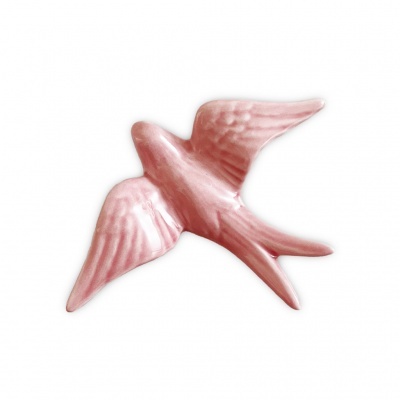 Pássaro decorativo em cerâmica rosa com textura suave