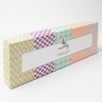 Embalagem colorida de sabonete clássico com padrões geométricos e florais