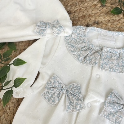 Babygrow veludo com folho e laços