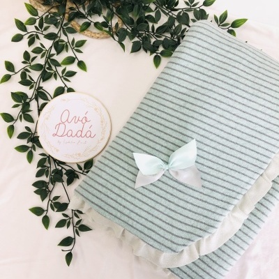 Conjunto de babygrow e manta com brilhantes