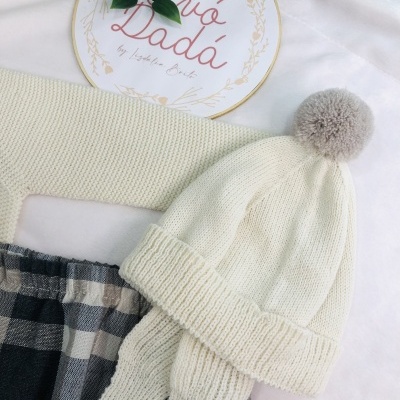conjunto de calção, camisola e gorro