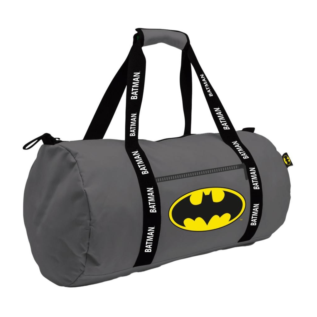 Mala de desporto cinzenta com logo do Batman e alças pretas com texto BATMAN.