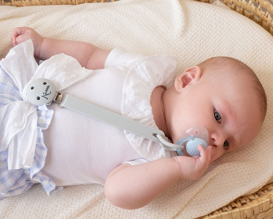 Clip suporte chupeta em silicone cinza