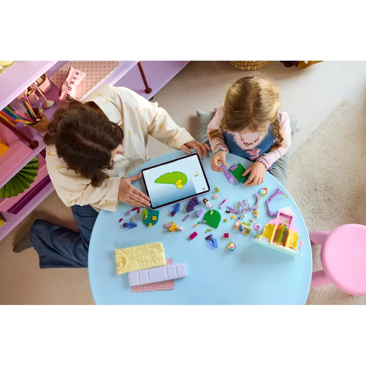 LEGO Gabby's Dollhouse 11205 - Monte dos Docinhos e Jardim da Fadinha