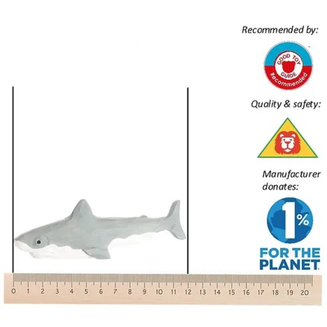 Tubarão branco em madeira