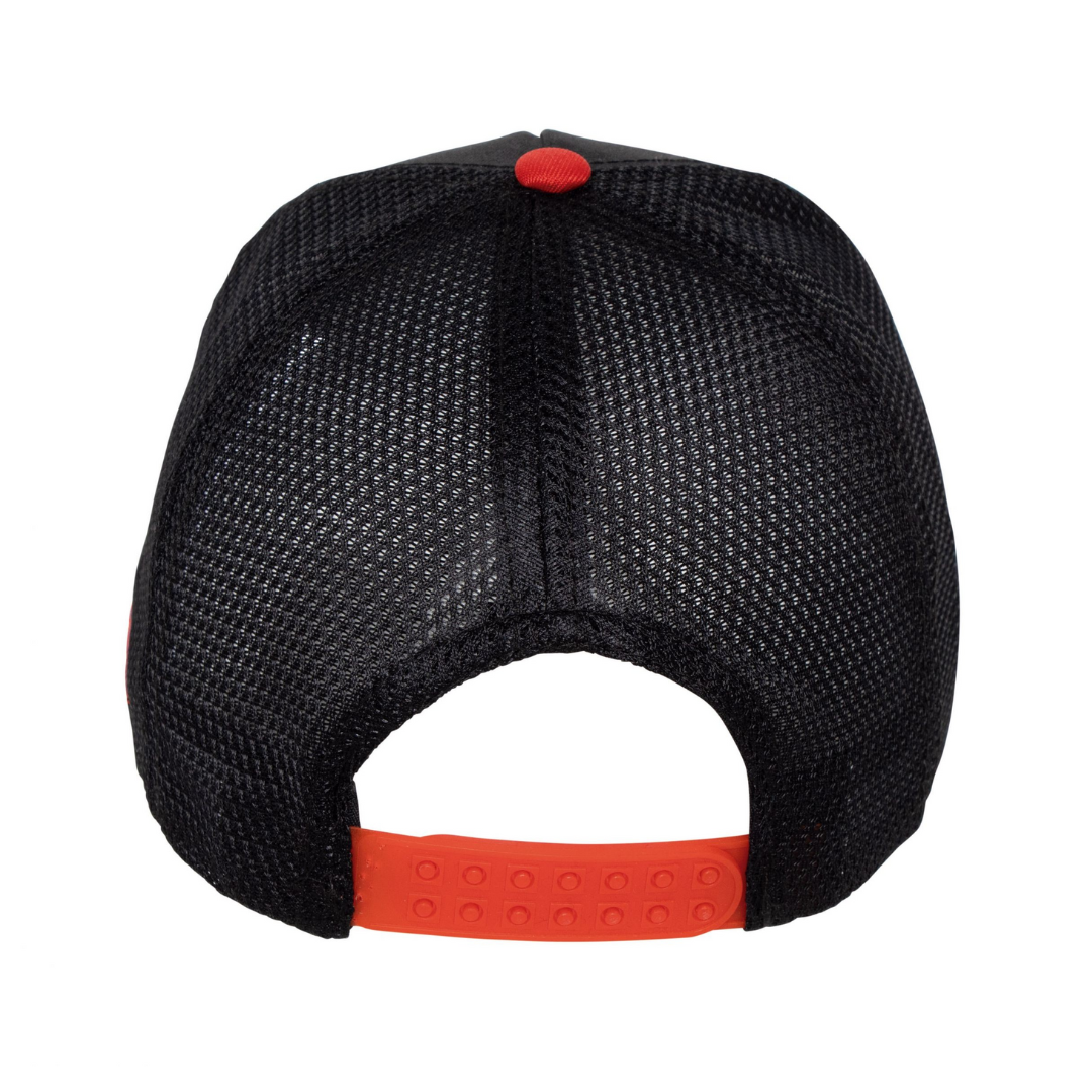 Boné preto com fecho ajustável laranja visto de trás
