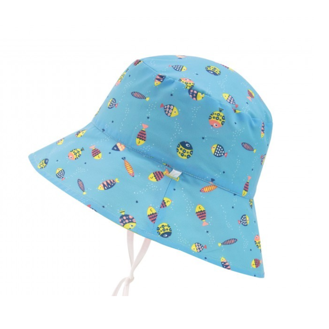 Chapéu balde azul claro com padrão de peixes coloridos e cordão branco