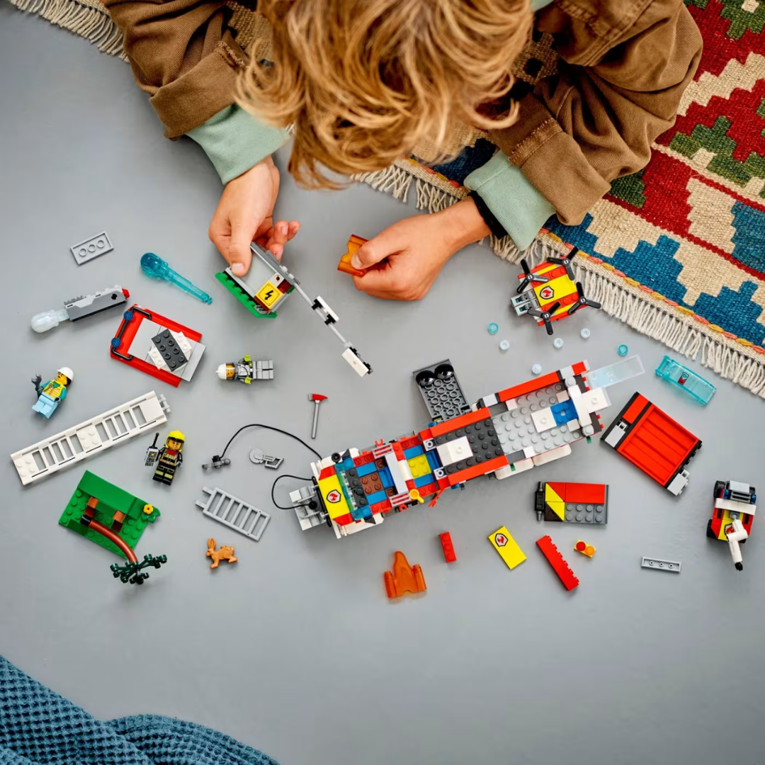 LEGO City 60374 - Camião controlo de incêndios