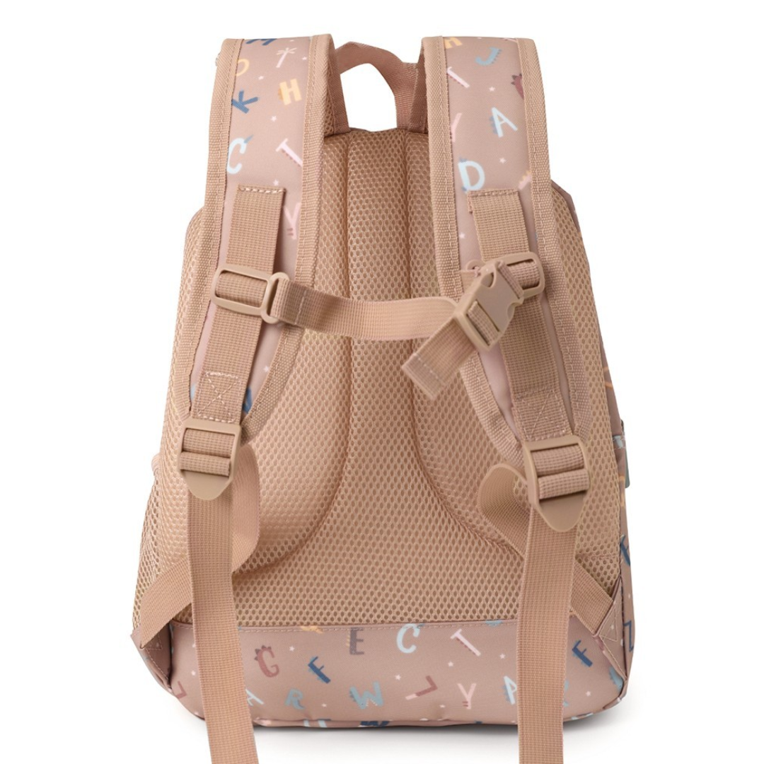 Mochila rosa claro com letras coloridas vista de trás.