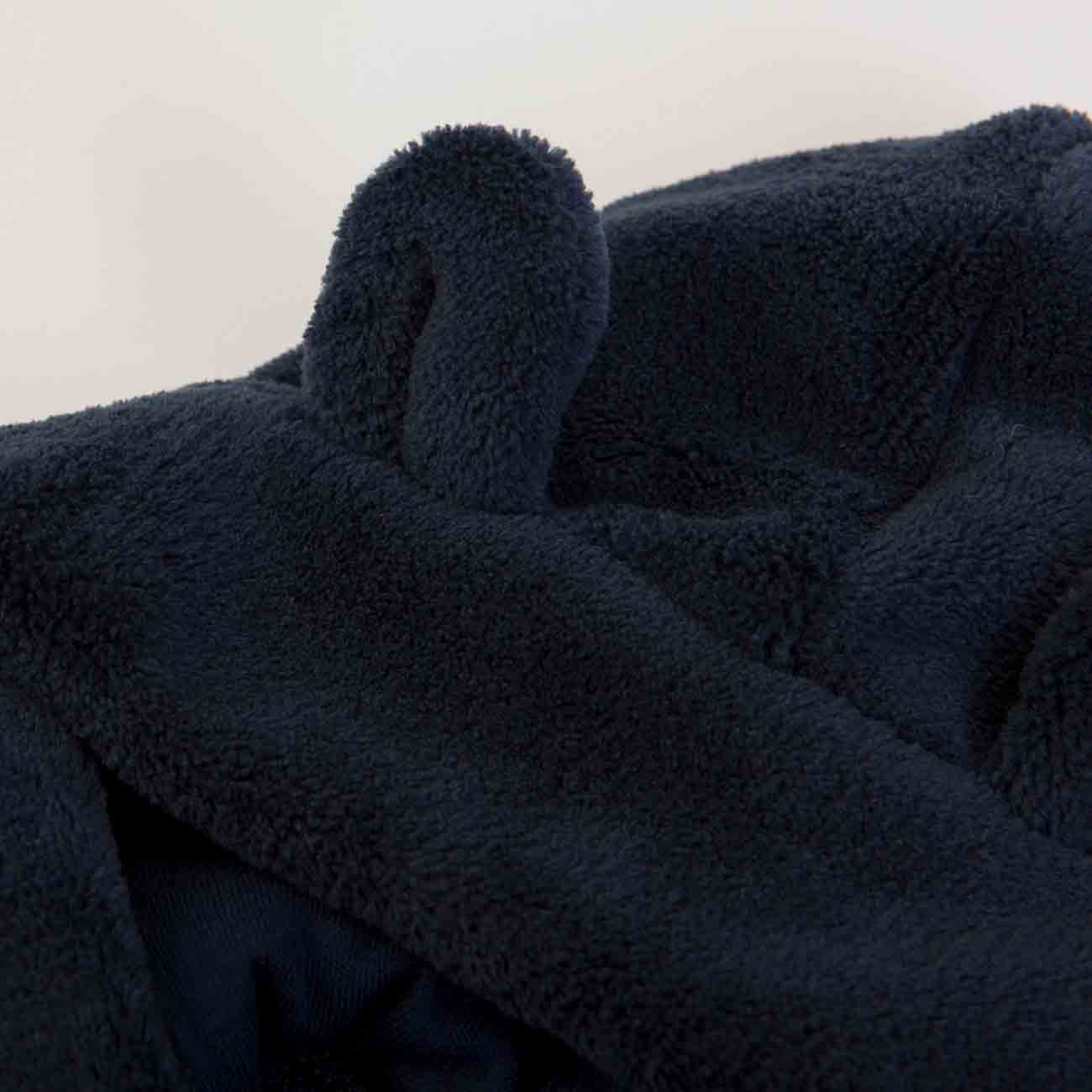 Tecido felpudo azul escuro com textura macia