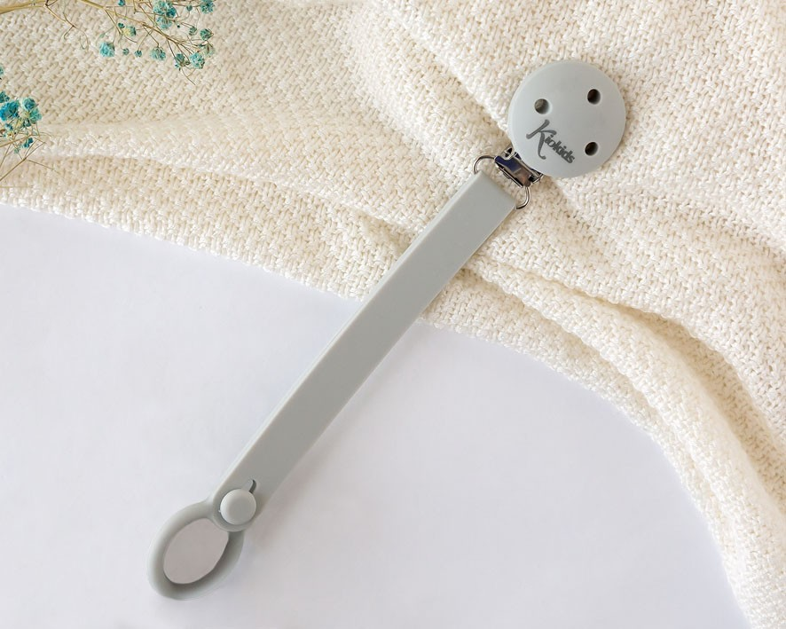 Clip suporte chupeta em silicone cinza