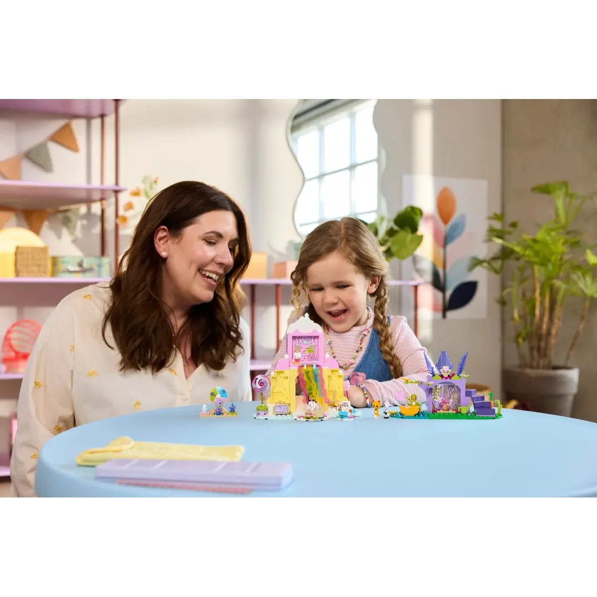LEGO Gabby's Dollhouse 11205 - Monte dos Docinhos e Jardim da Fadinha