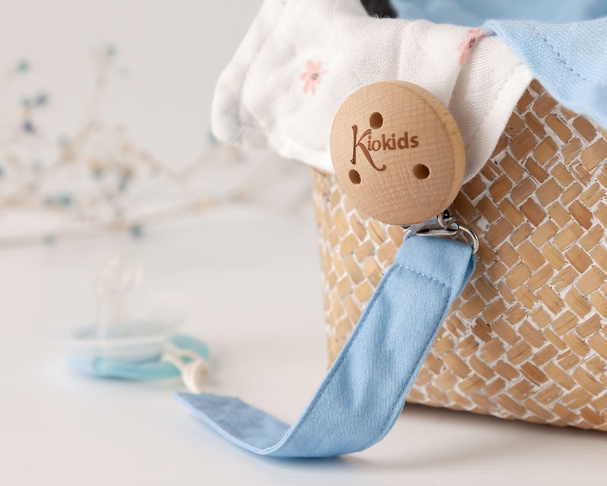 Clip suporte chupeta em madeira azul