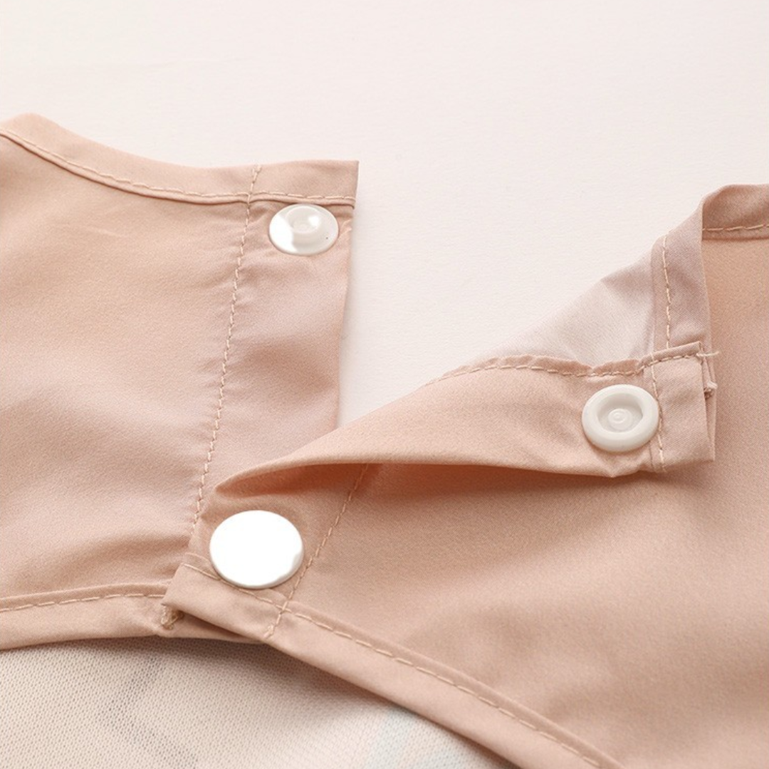 Babete impermeável com mangas Funny Letters