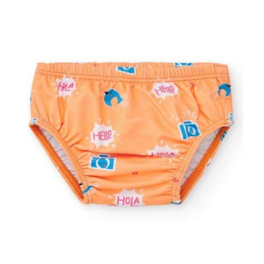 Cuecas de bebé laranja com padrões coloridos e palavras 'HELLO' e 'HOLA'
