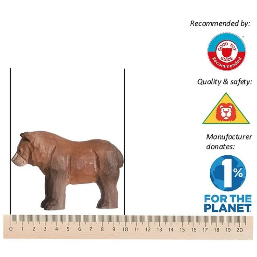 Urso pardo em madeira