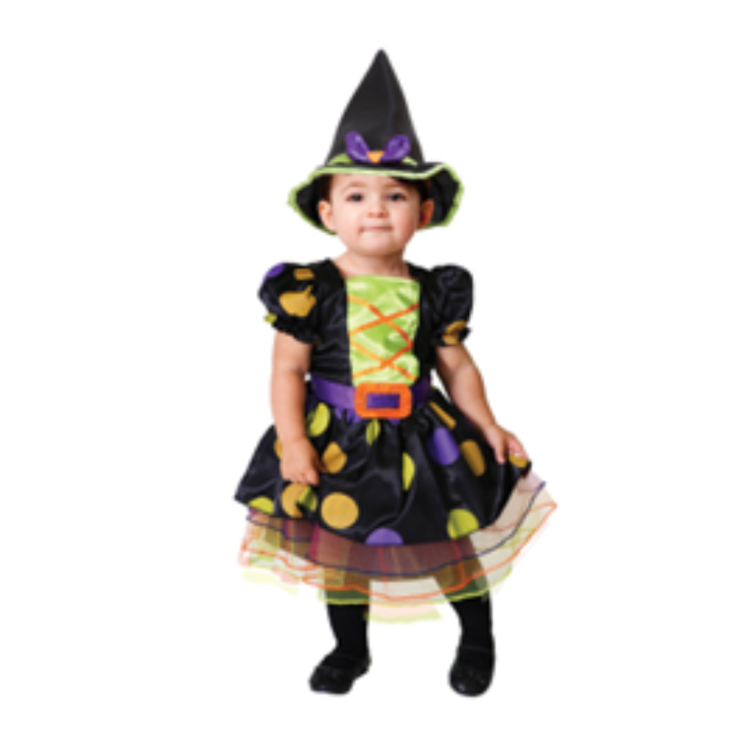 Menina pequena a usar vestido e chapéu de bruxa coloridos com pontos e fitas