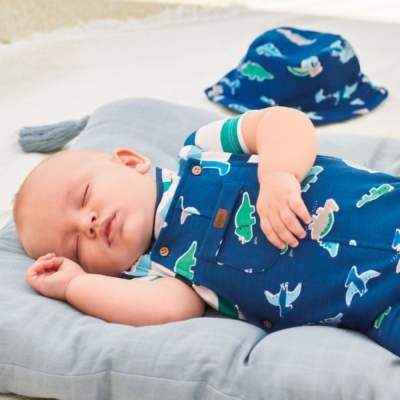 Macacão Curto com chapéu