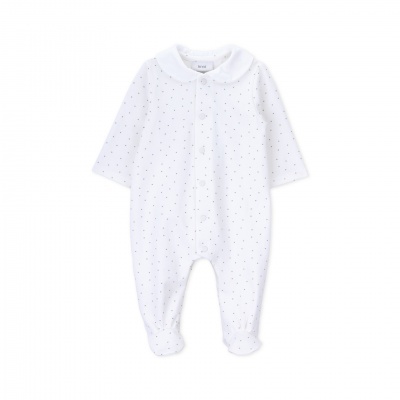 Macacão branco de bebé com pequenos pontos azuis e gola arredondada