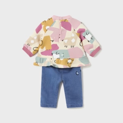 Conjunto de roupa para bebé com camisola estampada e calças azuis