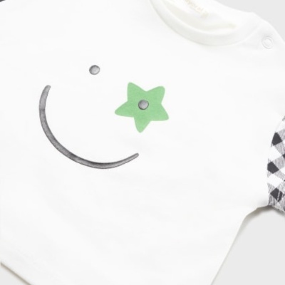 Camisola branca de bebé com sorriso e estrela verde
