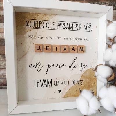 Quadro "Os que passam por Nós"