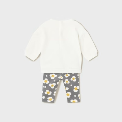 Conjunto bebê camisola branca e calças cinzentas com flores brancas e amarelas
