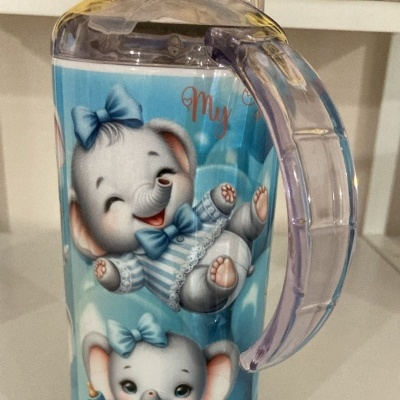 Copo infantil com elefantes e tampa azul