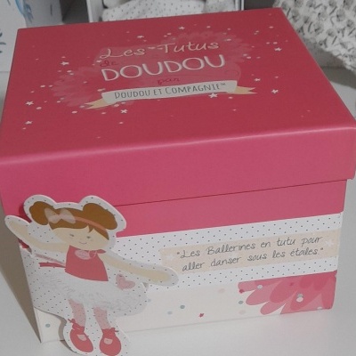 Ref:dc3130  - bailarina Cabelo castanho Cx. Rosa