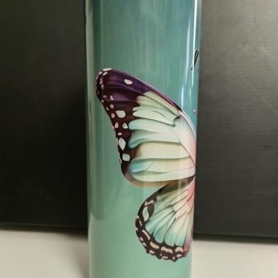 Tumbler borboleta personalizada - nome