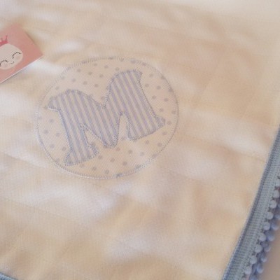 Fralda de pano com inicial
