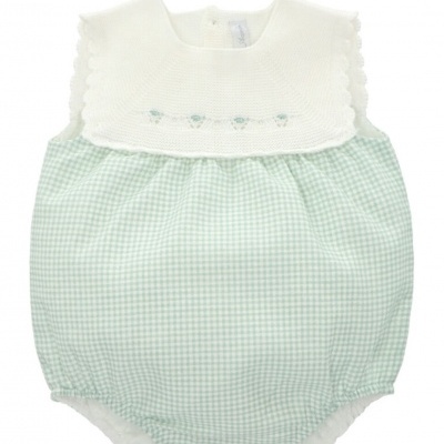 Fofo em  malha e tecido com bordado no peito