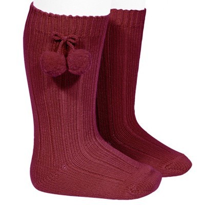 Meias altas com pompons