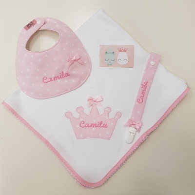 Conjunto com nome bordado