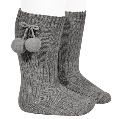 Meias altas com pompons