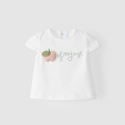 T-shirt com maça em relevo