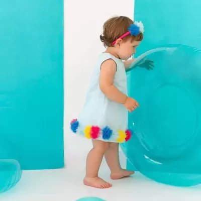 Vestido com flores em tule