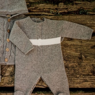 Babygrow com risca pérola tricotado em lã | LOVE IN WINTER DAYS