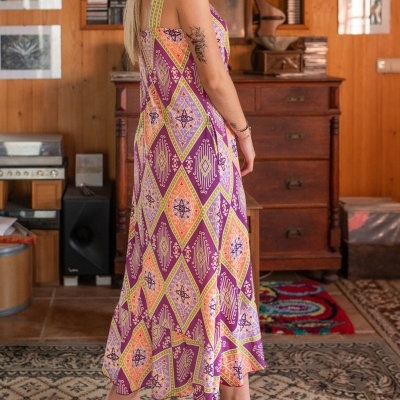 VESTIDO ASSIMÉTRICO COM ALÇAS