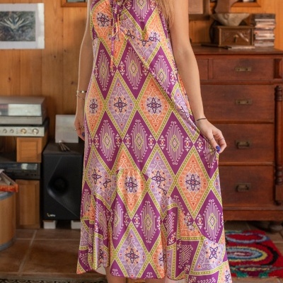 VESTIDO ASSIMÉTRICO COM ALÇAS