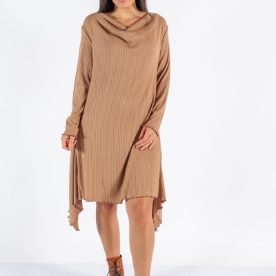 VESTIDO DE PONTAS LISO