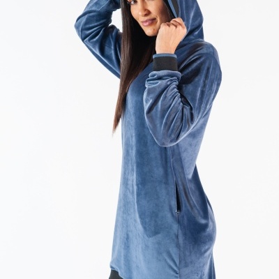 Vestido hoodie azul aveludado com capuz e punhos pretos