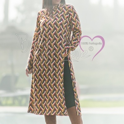 CAMISOLA DE GOLA COM ABERTURA LATERAL