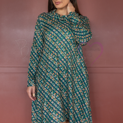 VESTIDO CURTO DE MALHA COM GOLA DESCAÍDA