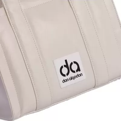 Mala de mão branca com etiqueta da don algodon