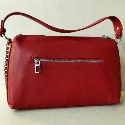 Mala de senhora vermelha com alça e fecho éclair prateado